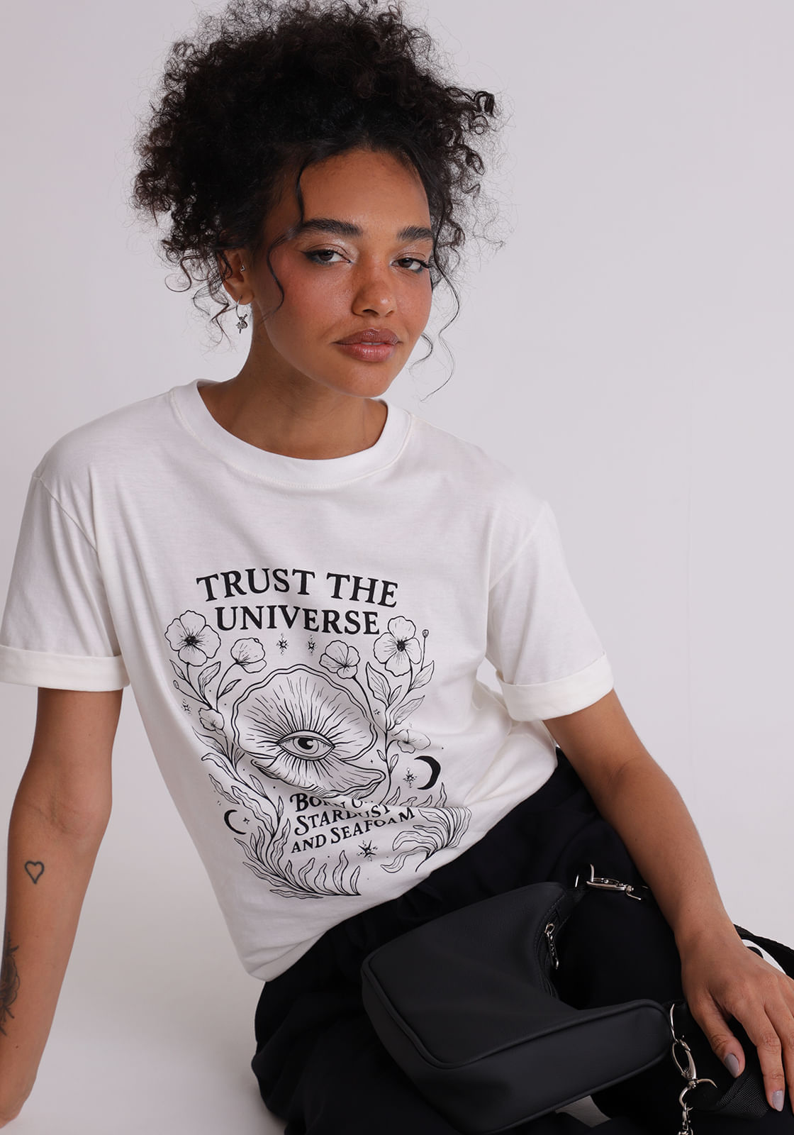 Camiseta estampada trust the universe