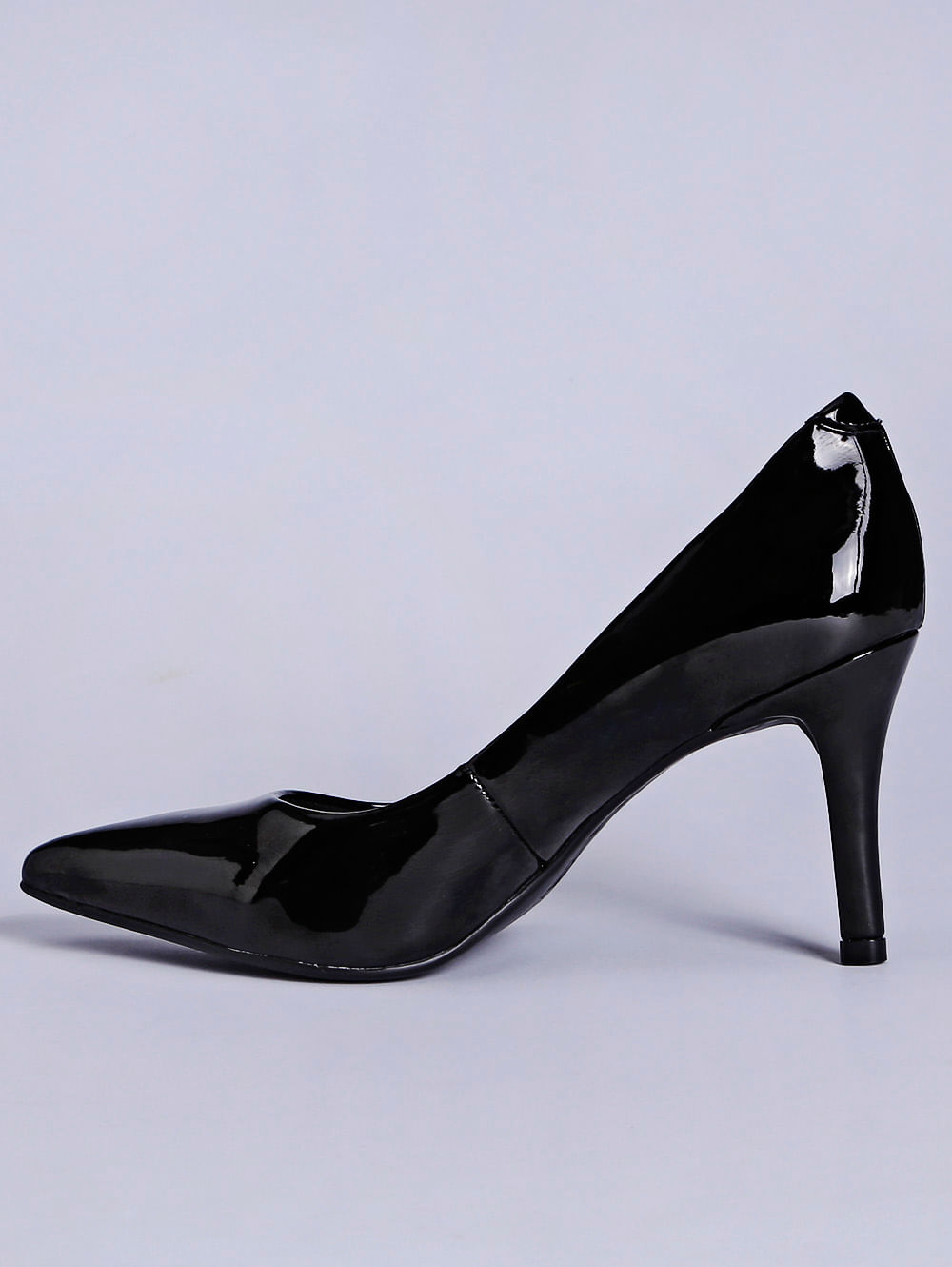 scarpin via uno verniz preto