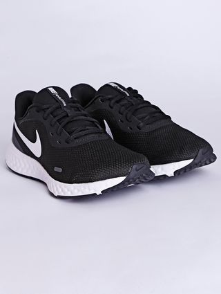 Tênis Esportivo Nike Revolution 5 Masculino Preto/branco 37 Menor preço em Tênis Esportivo Nike Revolution 5 Masculino Preto/branco 37