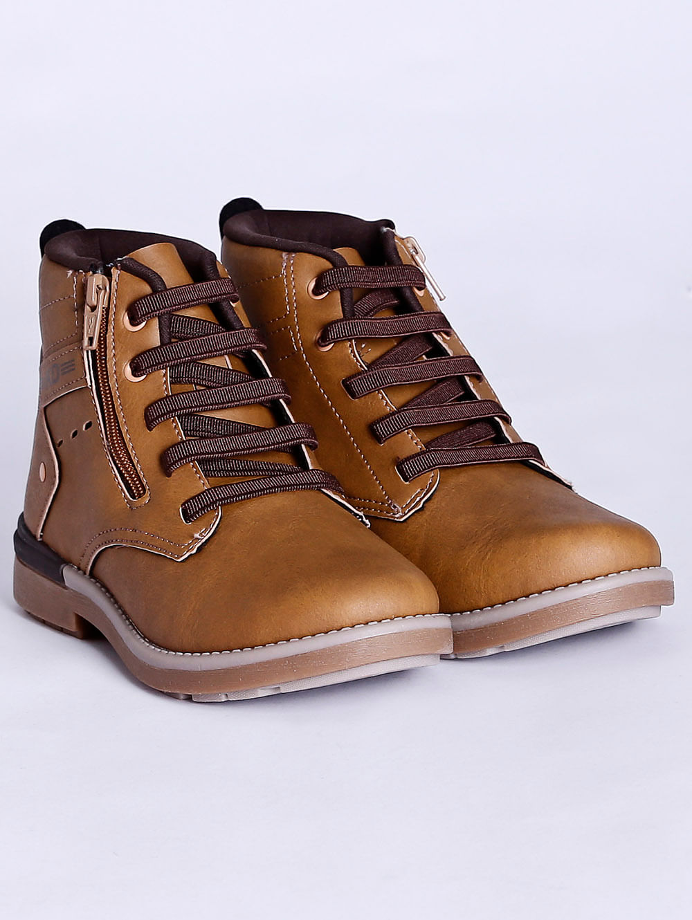 bota kidy marrom