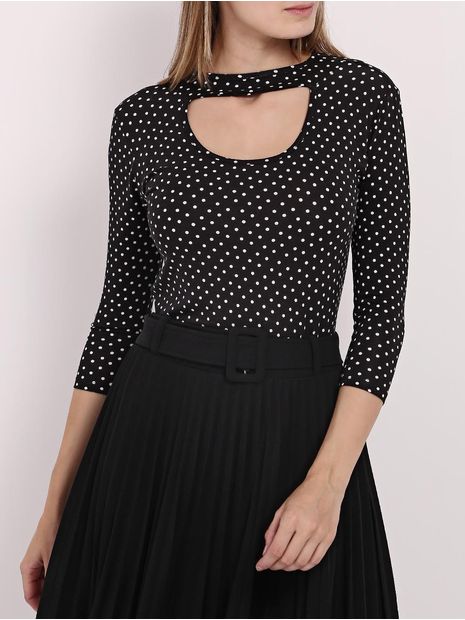 Blusa Choker Poá Manga ¾ Feminina Preto P Menor preço em Blusa Choker Poá Manga ¾ Feminina Preto P