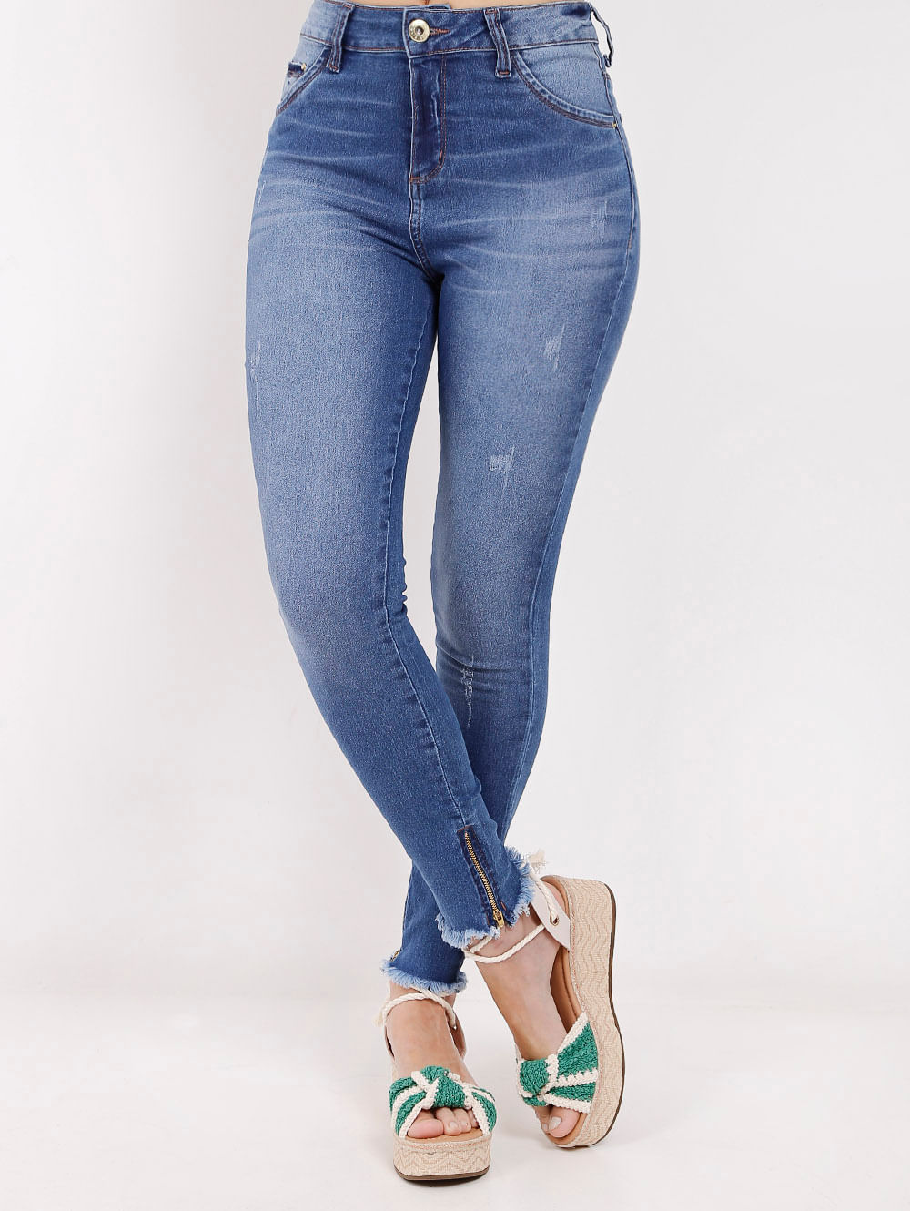 calça jeans estonada feminina