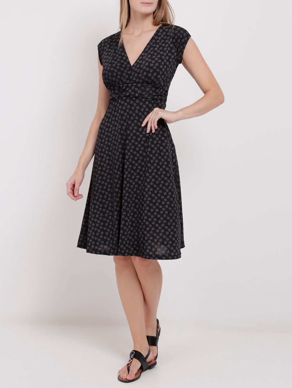 vestido manga curta preto