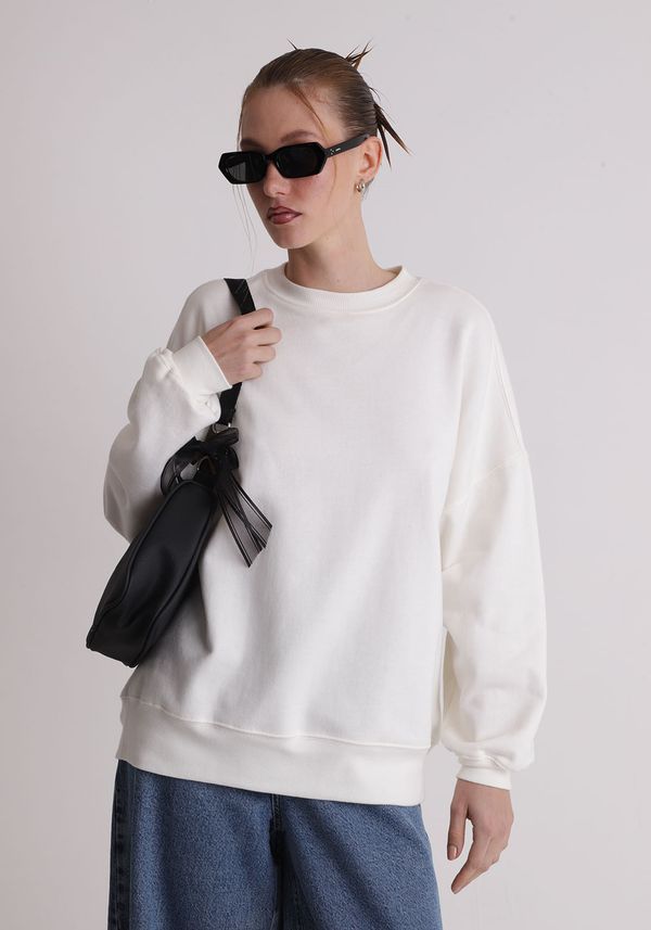 Moletom básico feminino oversized Moletom básico feminino over size Off white G